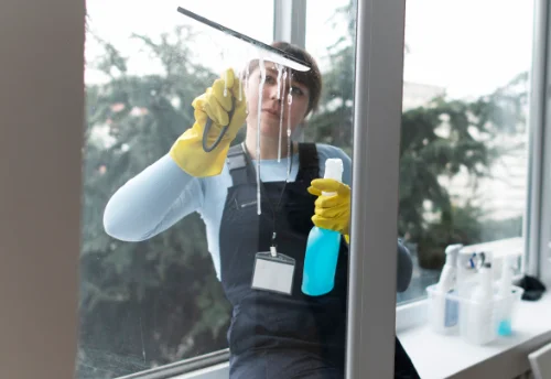 Nettoyage de vitres intérieures et extérieures à Laons